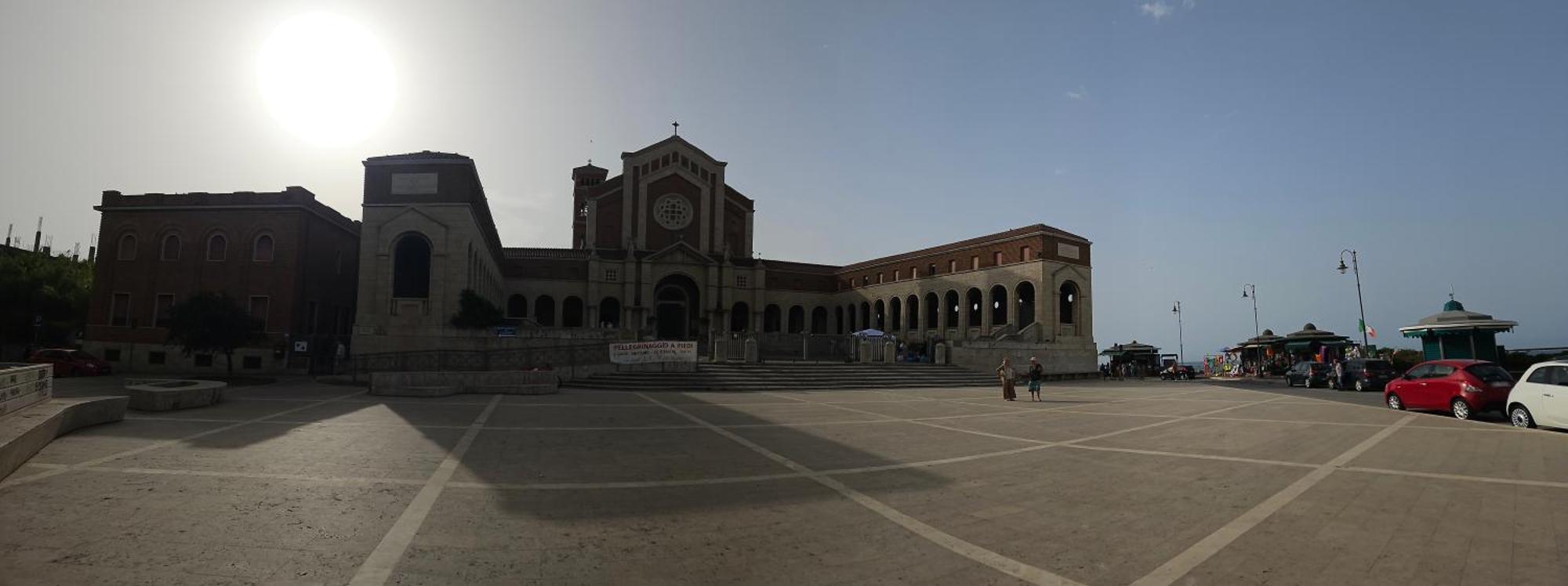 Terrazza A Nettuno E Chiesa Giubilare Santa Maria Goretti Zewnętrze zdjęcie